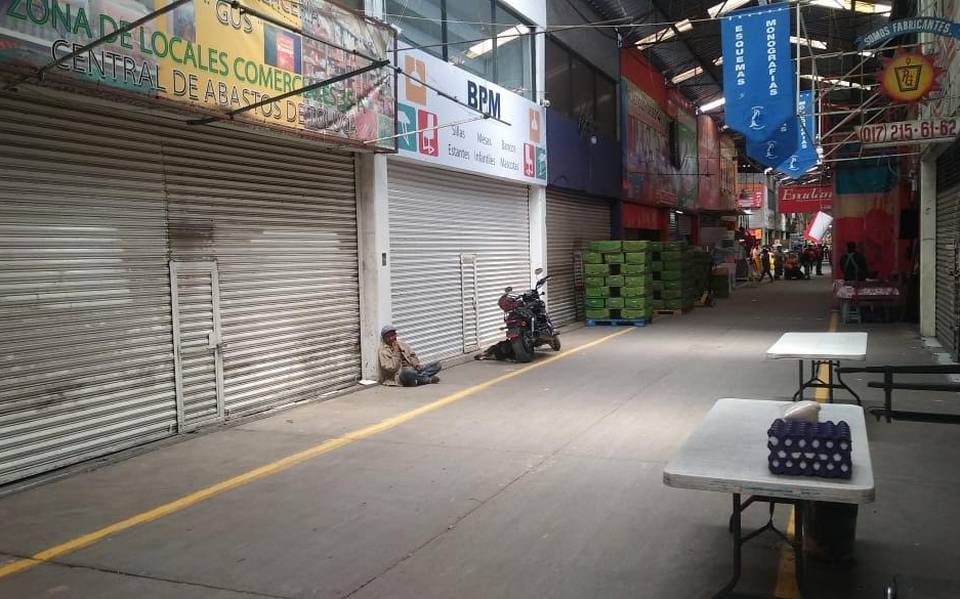 Cierran negocios en Central de Abastos de Toluca.