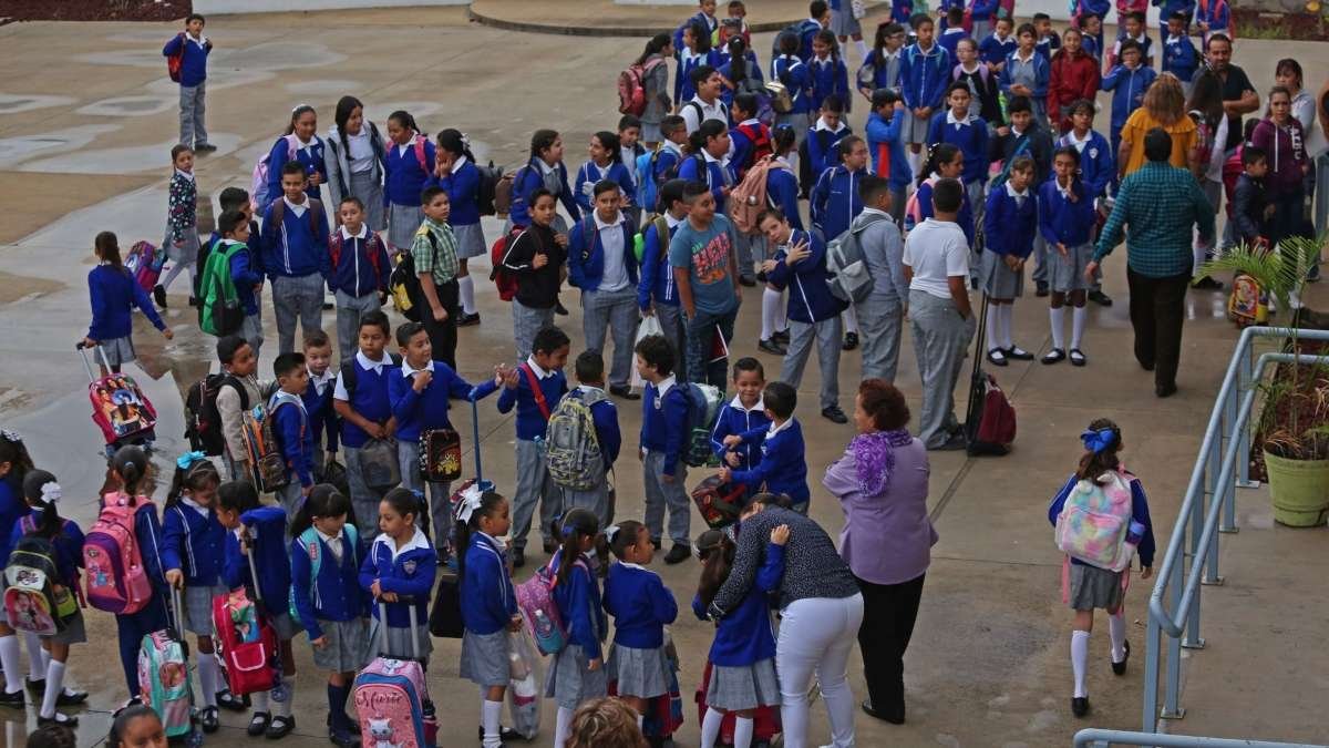El Secretario de Educación Pública, Esteban Moctezuma, anunció que el calendario del ciclo escolar 2020-2021 pronto será revelado.