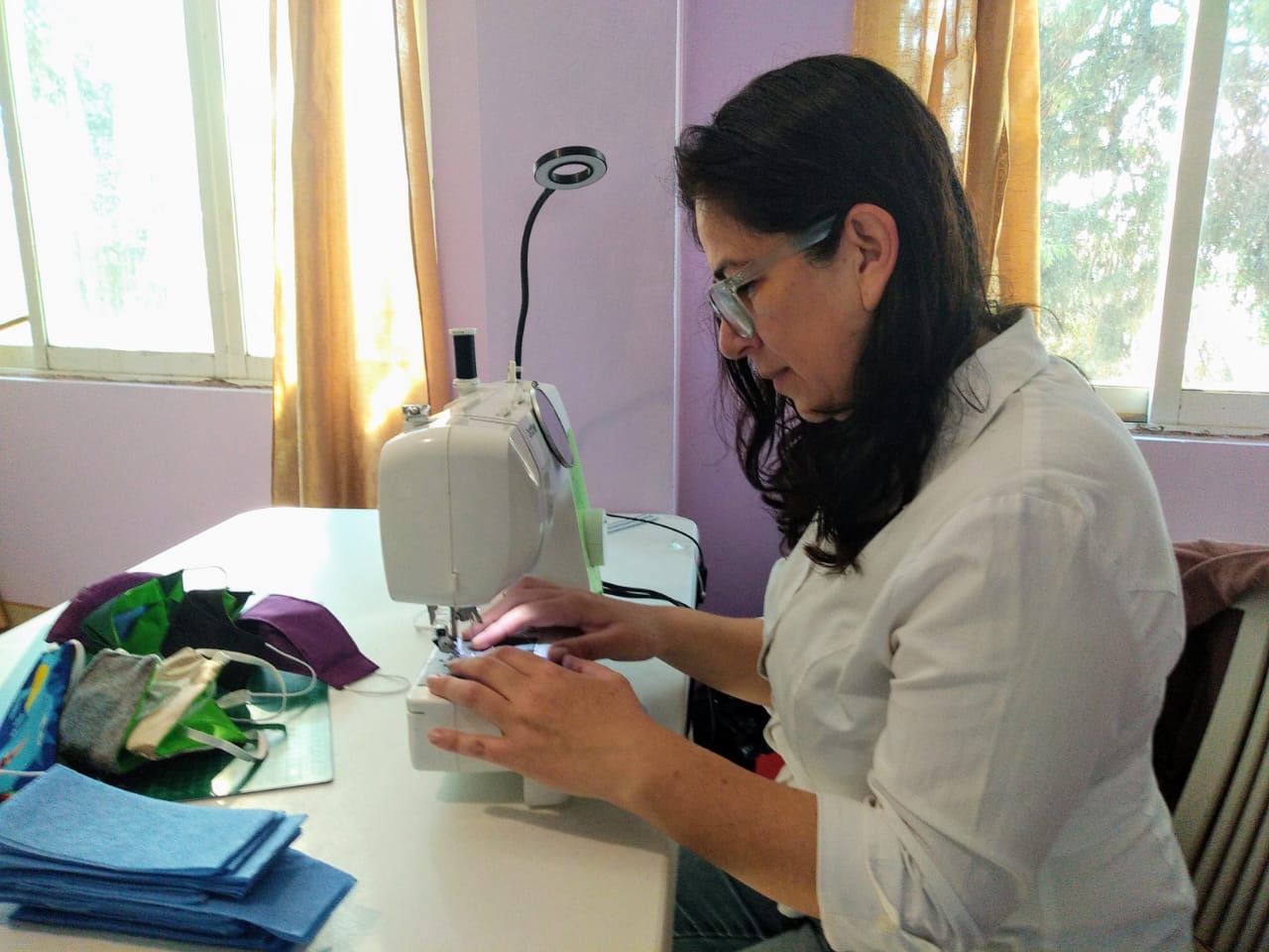 artesana-elabora-cubrebocas-reutilizables-en-toluca