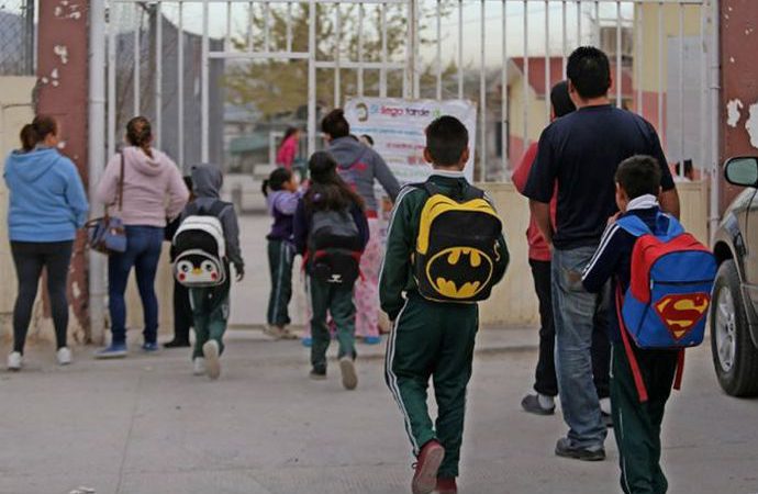 medidas contempladas para el regreso a clases presenciales es la asistencia de los alumnos 2 o 3 veces por semana.