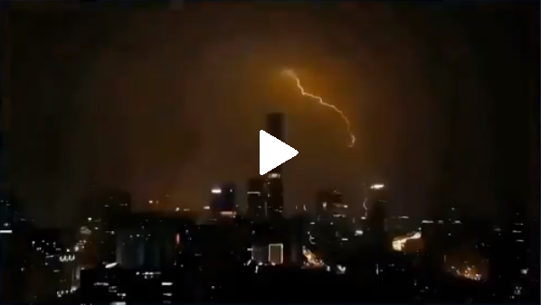 (Videos) Fenómeno natural convierte el día en noche en Beijing, China