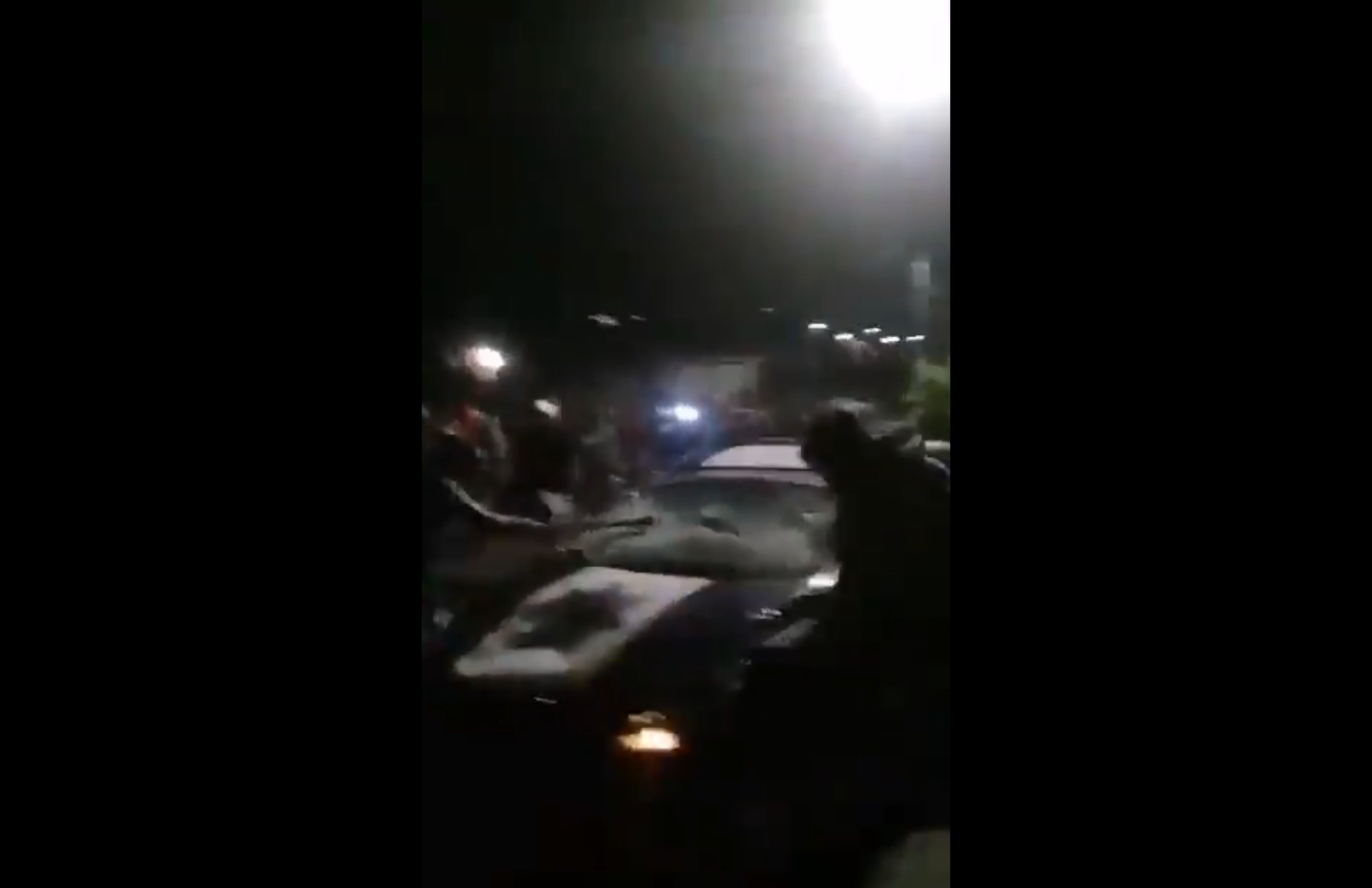 Pobladores vandalizan patrulla en Otzolotepec || VIDEO