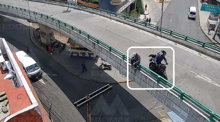 (Video) Autoridades frustran intento de suicidio en EdoMéx