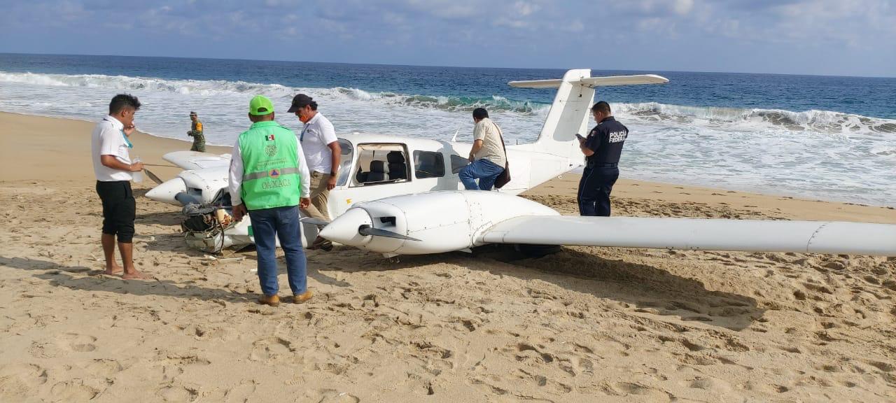 Cae avioneta de emergencia en Puerto Escondido, deja 2 lesionados