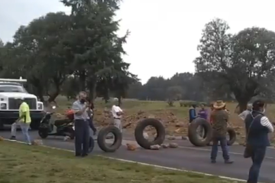 Habitantes de Santiago Tianguistenco cierran carretera Marquesa-Tenango