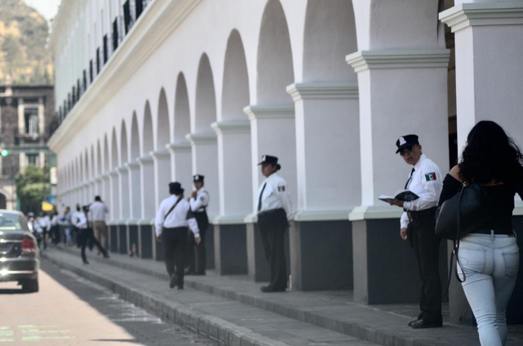 Mexiquenses-salen-a-la-calle-a-pesar-del-semáforo-en-rojo