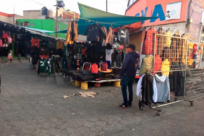 Tianguis-en-la-terminal-de-Toluca-sigue-abriendo