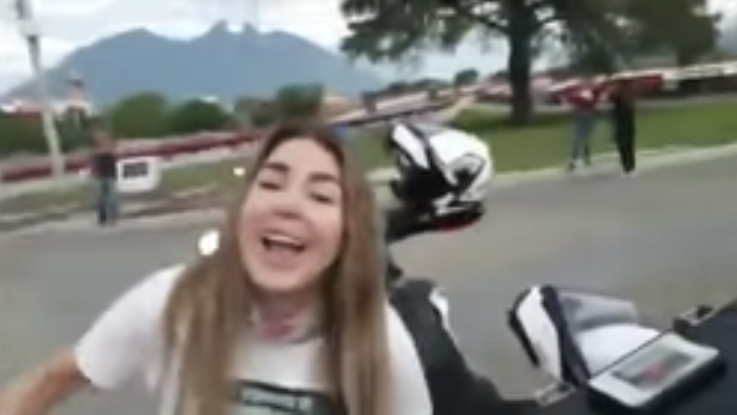 (VIDEO) Manifestante pide a AMLO que se regrese a su país