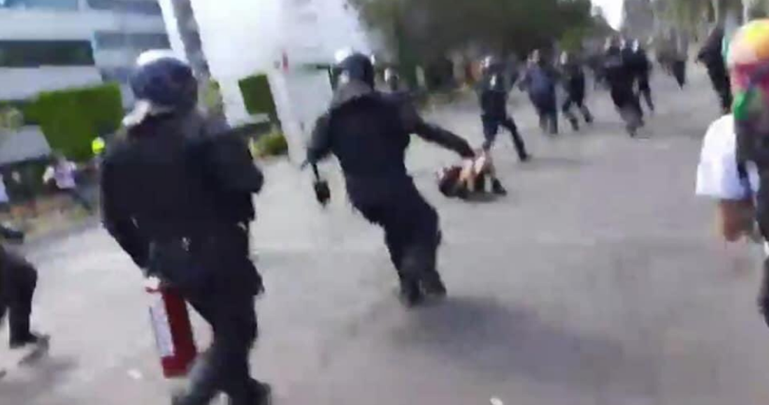 VIDEO || Policías en CDMX patean brutalmente rostro de manifestante