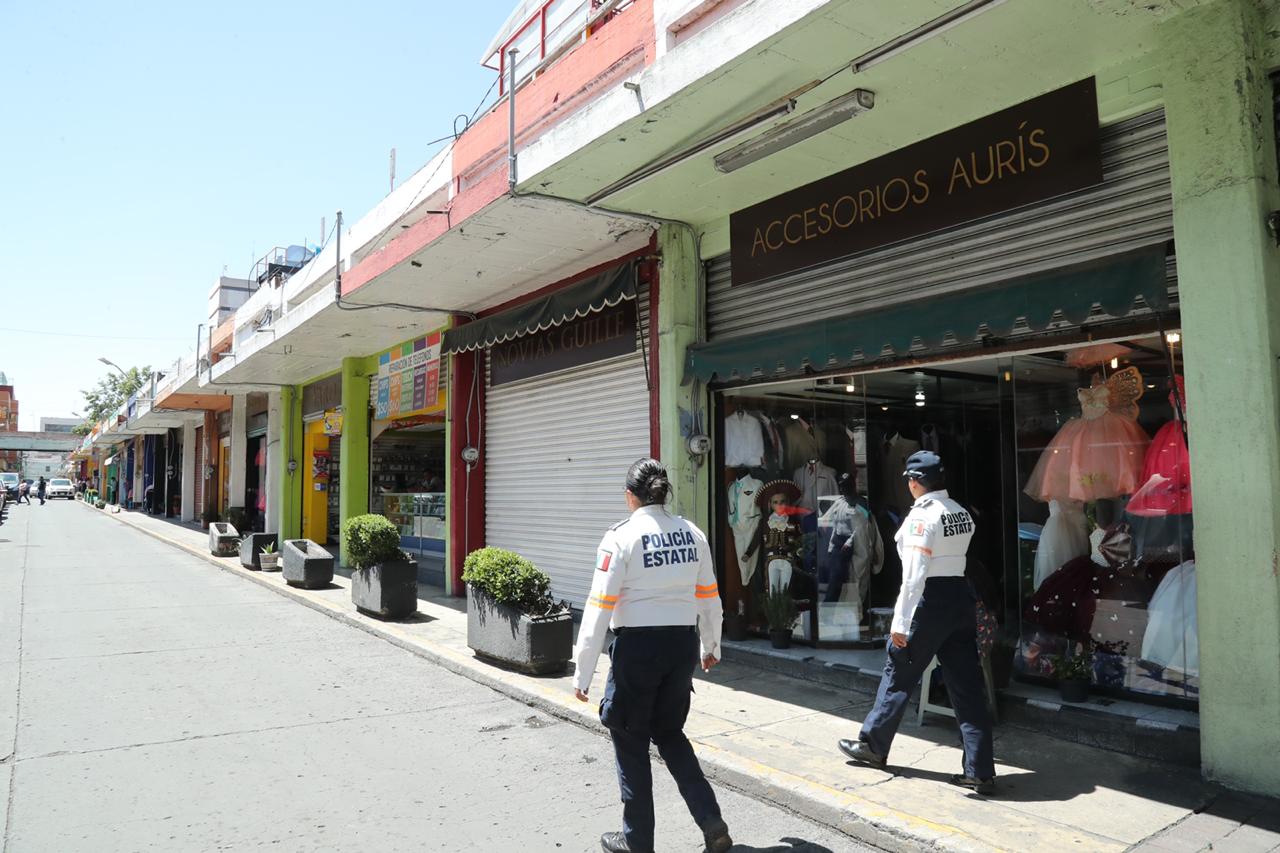 Artesanos y comerciantes de Municipio de Toluca atraviesan crisis económica y se ven forzados a realizar una apertura "clandestina" de sus negocios.