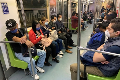 viajar-silencio-medida-evitar-contagios-covid-19-metro