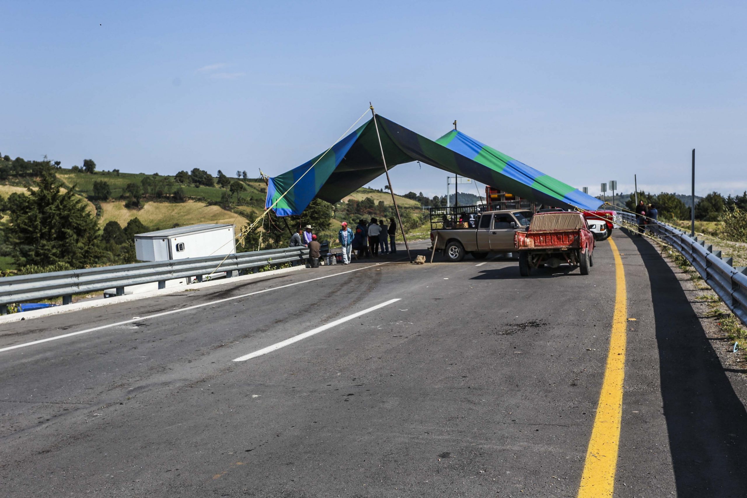 Autopista Tenango-Ixtapan permanece bloqueada y sin respuesta por parte del EDOMÉX