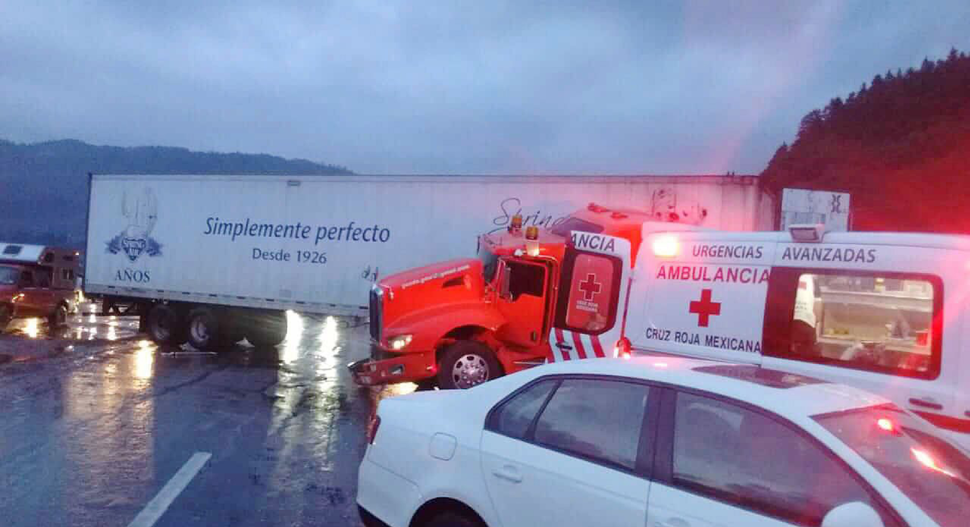 Duro percance automovilístico en la carretera México-Toluca 2