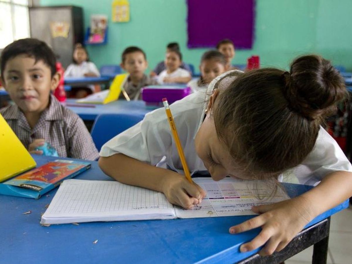 Luego de esta dura época y con los golpes en la economía familiar, es importante pensar en el ahorro que deberás hacer para la lista de útiles de tu hij@.