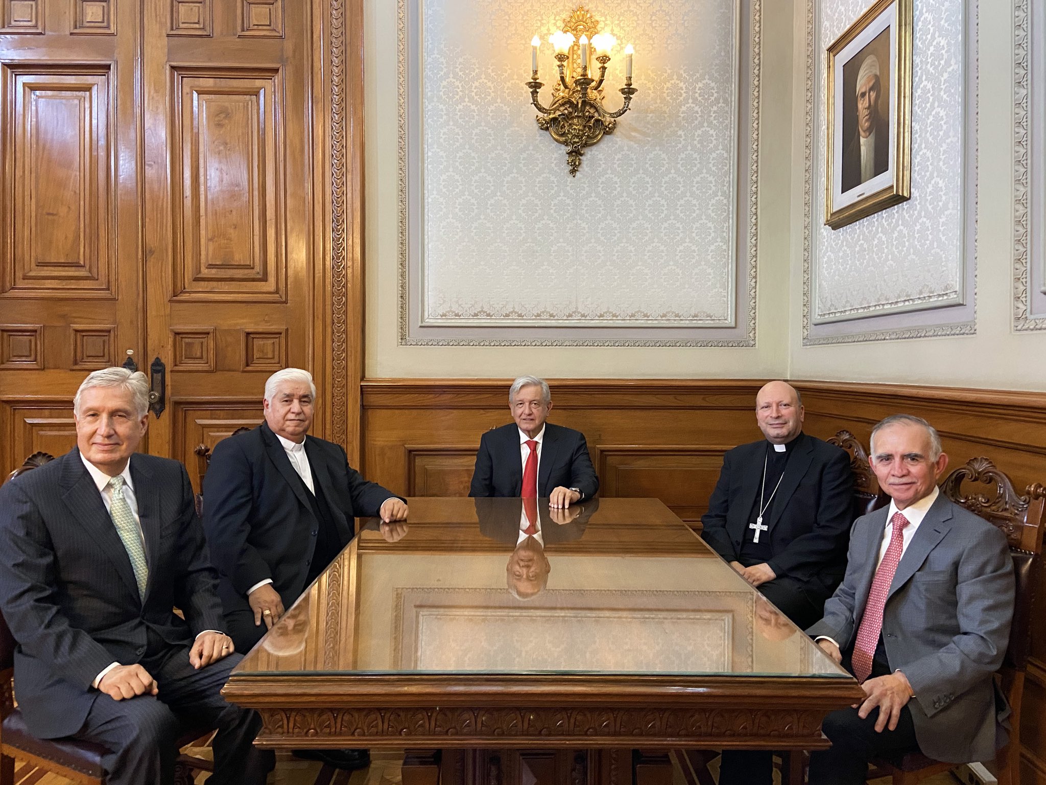 Para pacientes de Covid-19, el Papa Francisco envía tres ventiladores a Querétaro