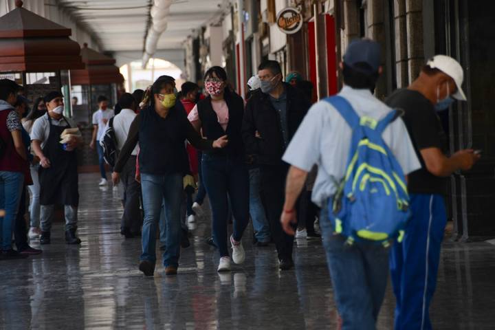 Pese a Semáforo Naranja aumenta número de transeúntes en Toluca