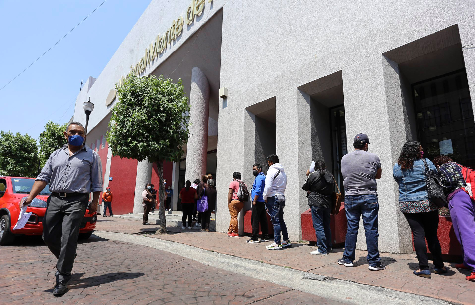 Se-detectan-largas-filas-en-casas-de-empeño-del-Edomex