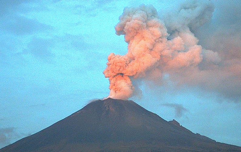 VIDEO-Popocatepetl-lanza-material-incandescente