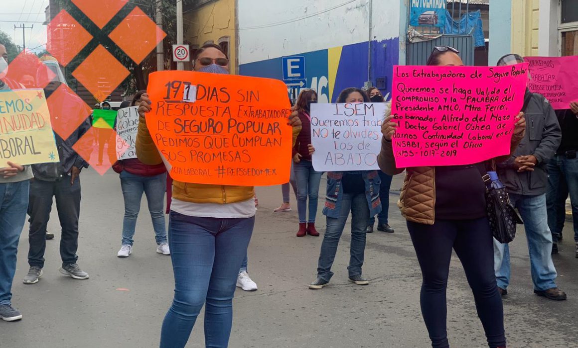En Toluca extrabajadores del Seguro Popular piden ser reinstalados