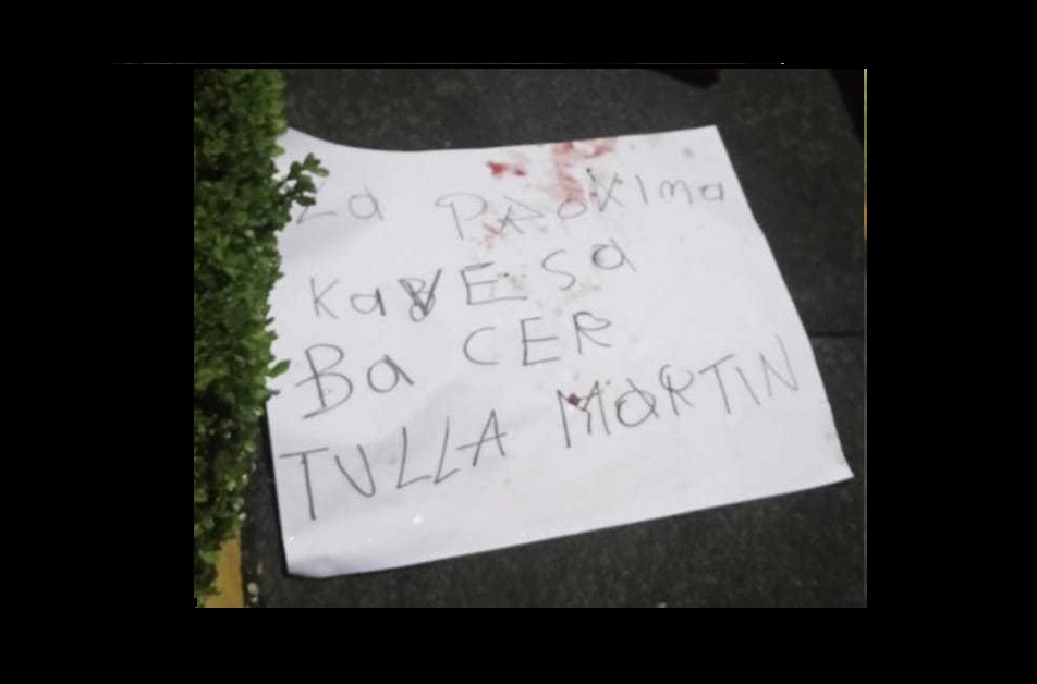 Aparece mensaje intimidatorio con cabeza de animal en Metepec