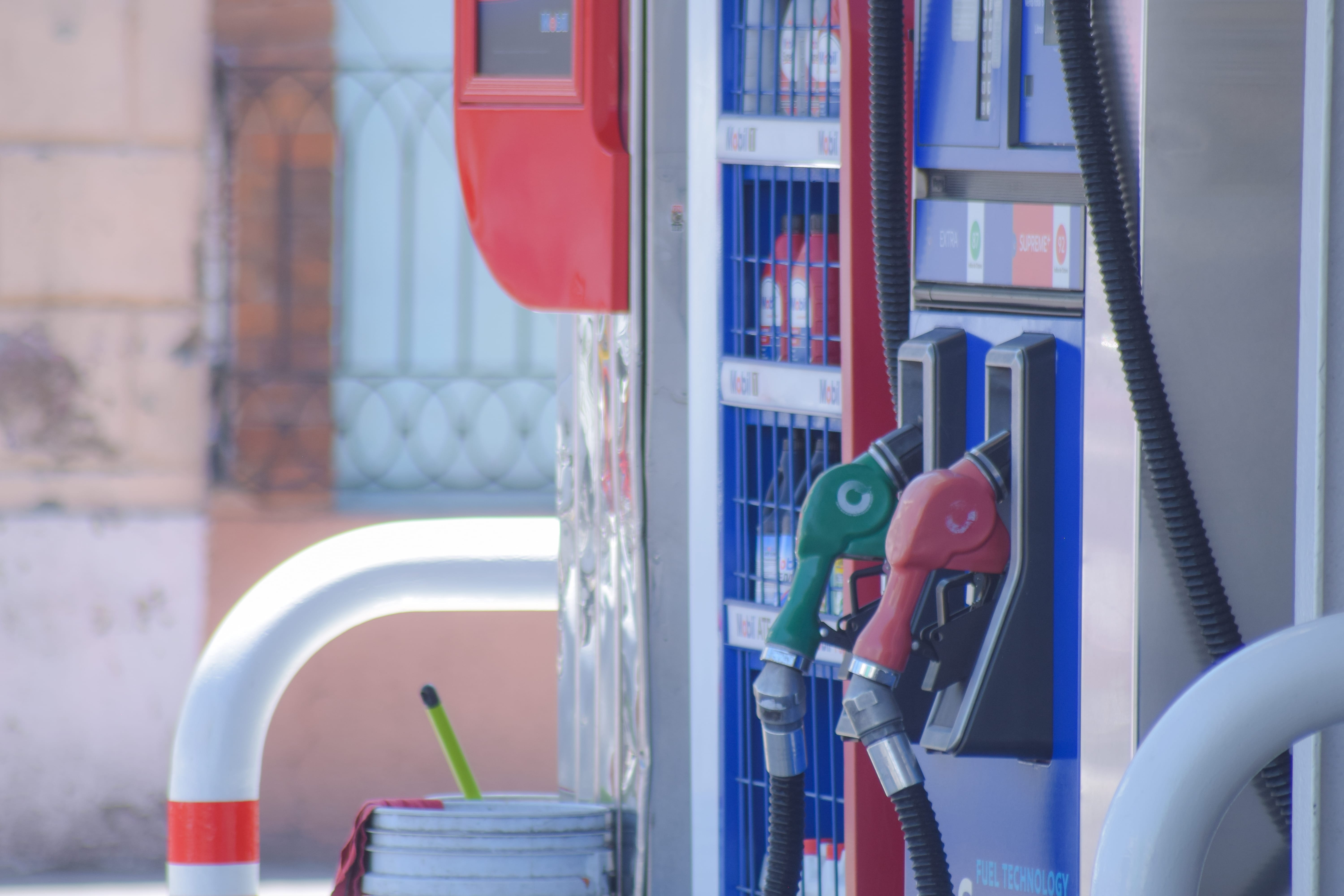 Así es como roban combustible en gasolineras de México