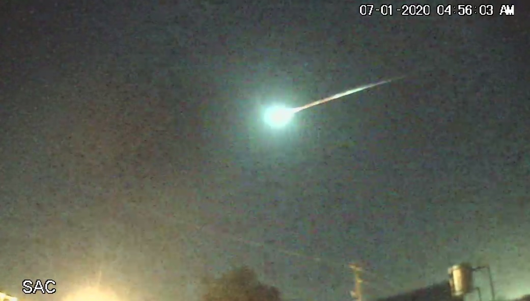 (Video) Captan caída de roca espacial en Puerto Rico