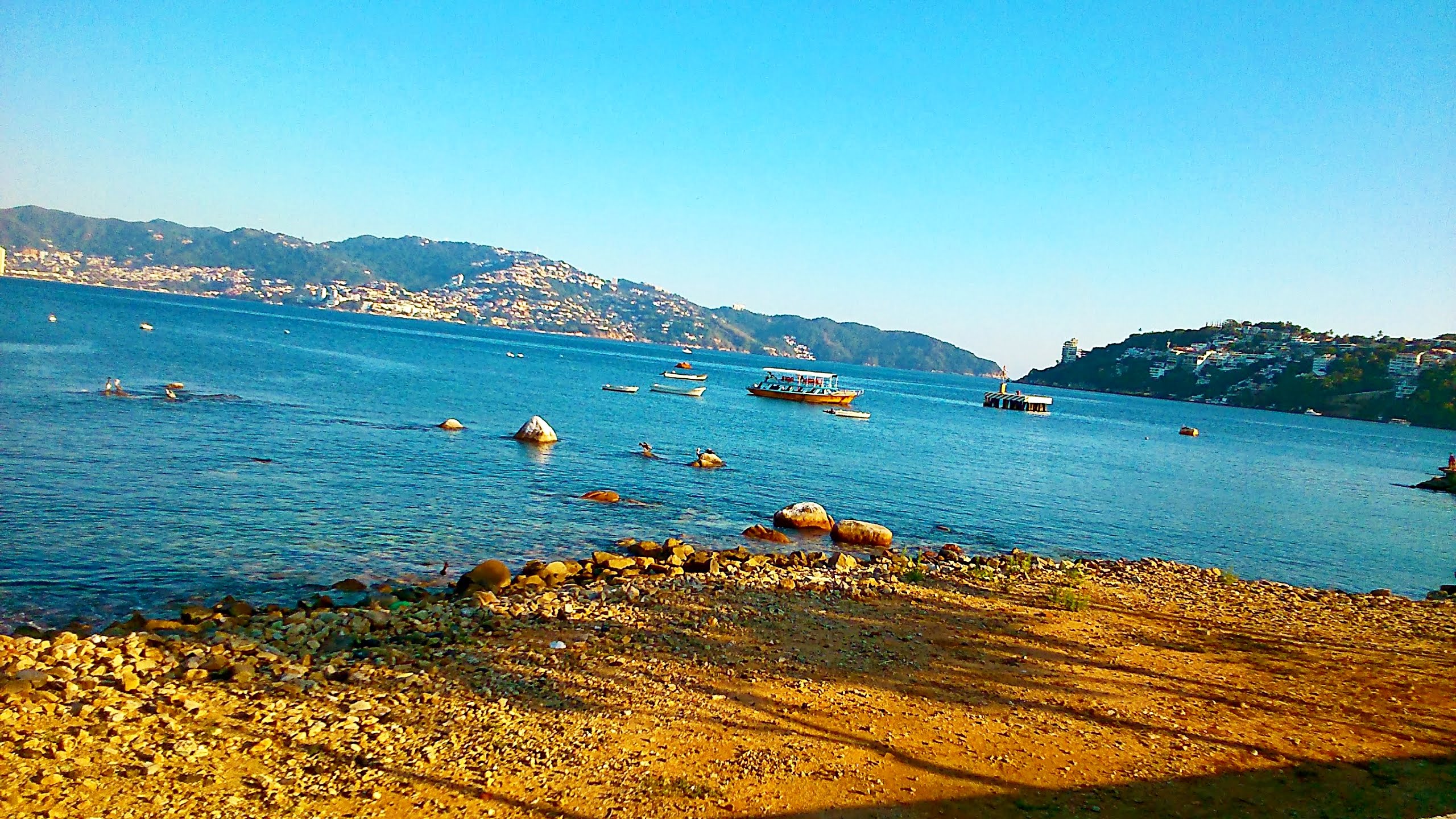 limpian-playas-de-acapulco