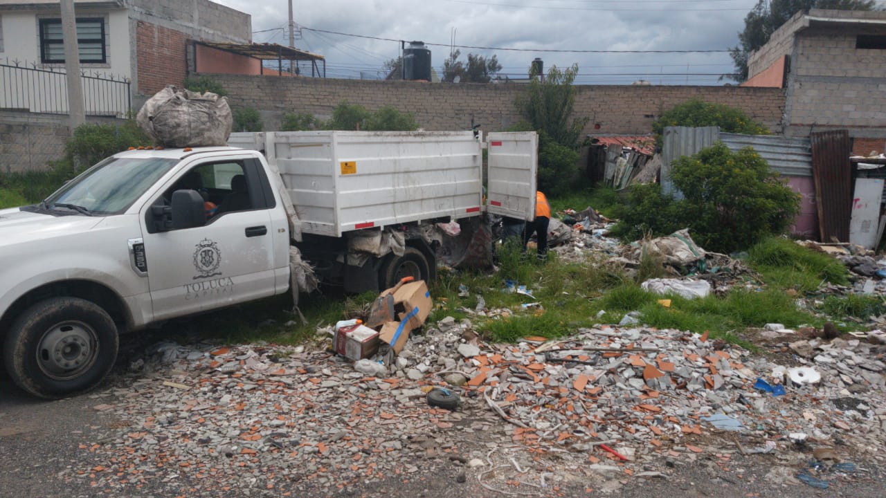 Retiran escombro y residuos sólidos de la colonia Ferrocarriles Nacionales
