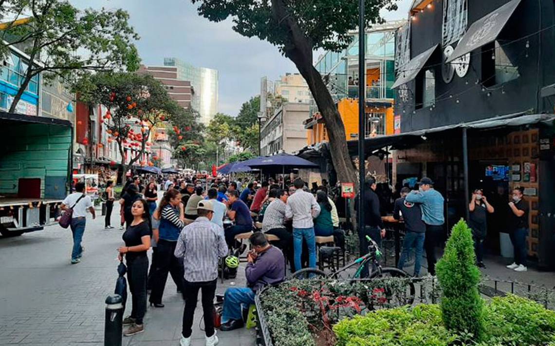 En semáforo naranja abren bares en la Zona Rosa
