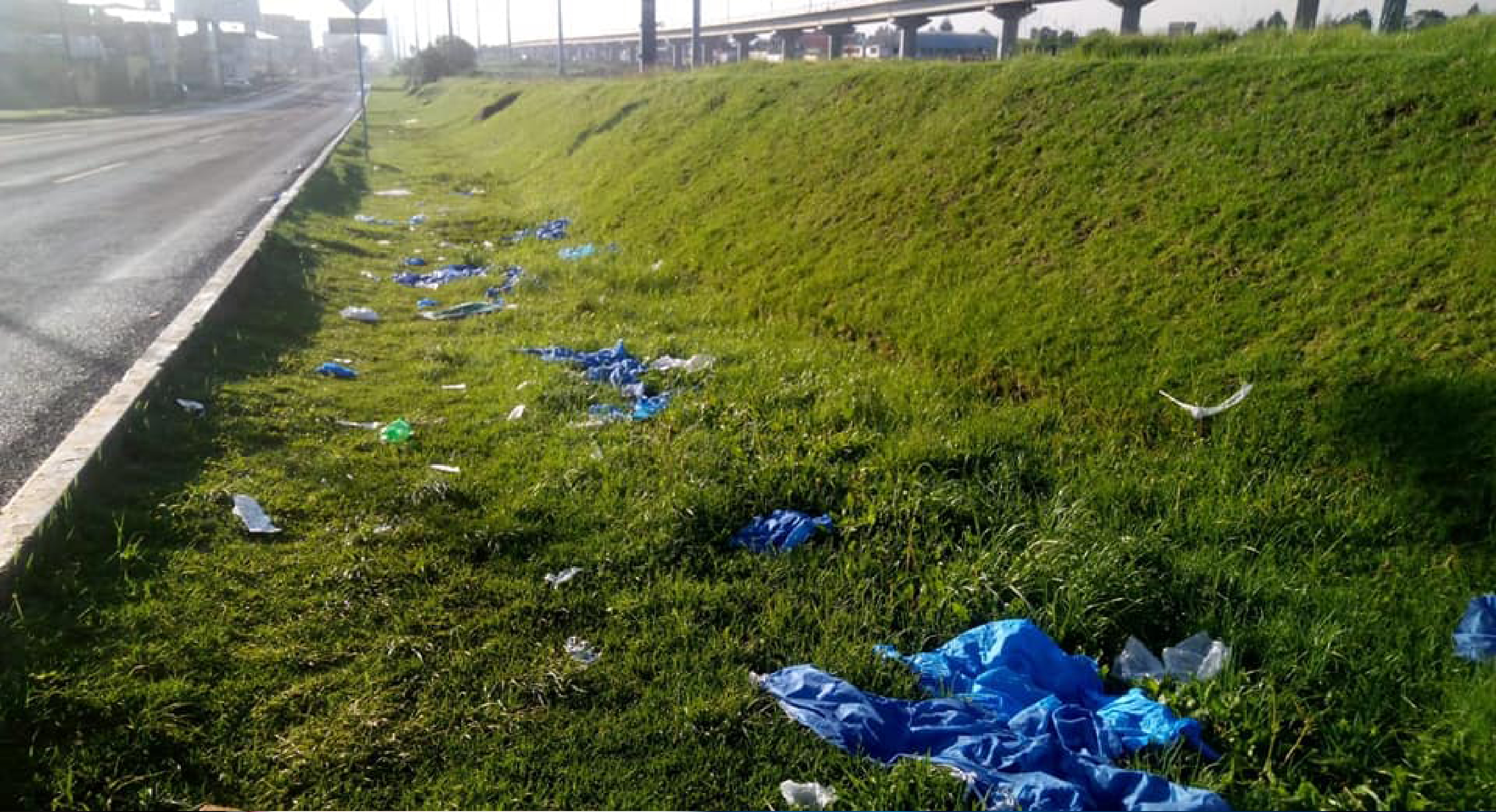 Tiran material quirúrgico en Av. Solidaridad Las Torres || FOTOGALERÍA