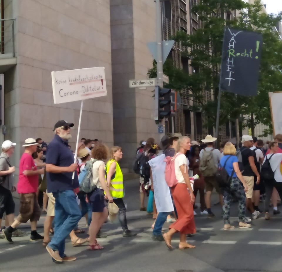 VIDEO|| En Alemania se manifiestan contra medidas por el covid