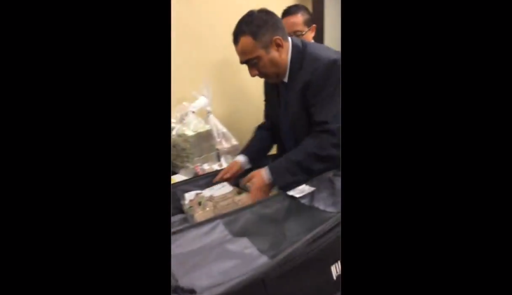 (Video) Difunden video de caso Lozoya entregando soborno de Pemex a panistas