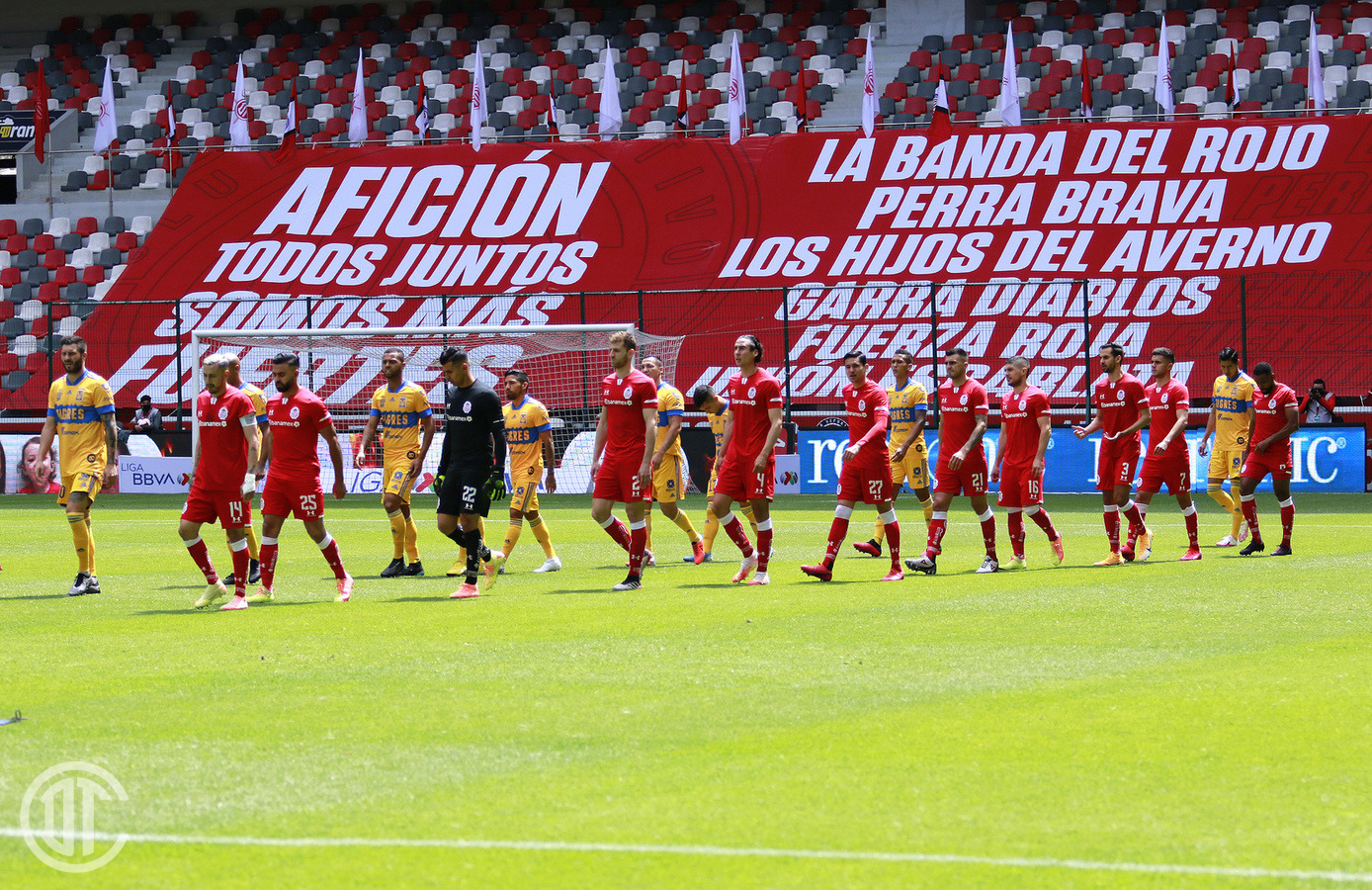 Jugadores de Toluca fotografiados en una fiesta