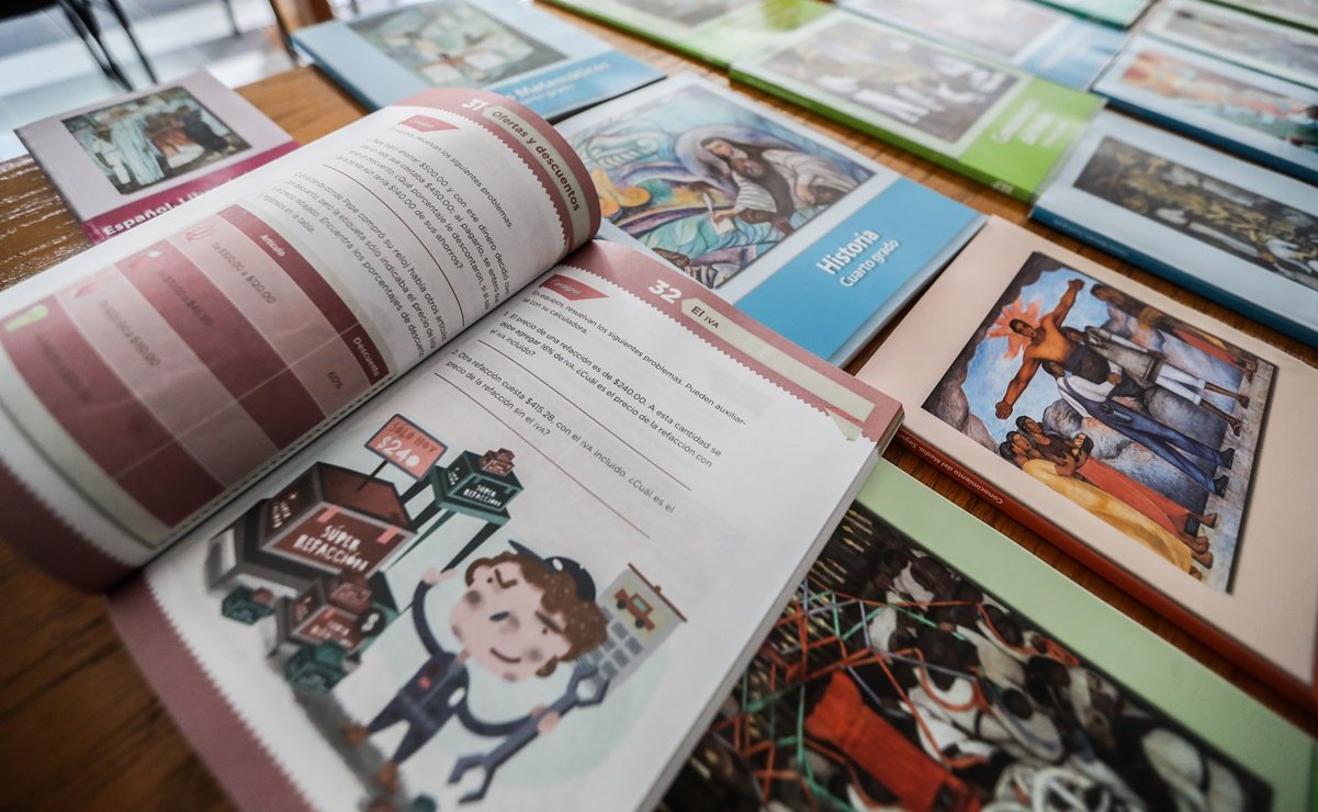 Esteban Moctezuma, dijo que la mejor opción para que los alumnos tengan sus libros de texto gratuitos es que los padres acudan por ellos a las escuelas.