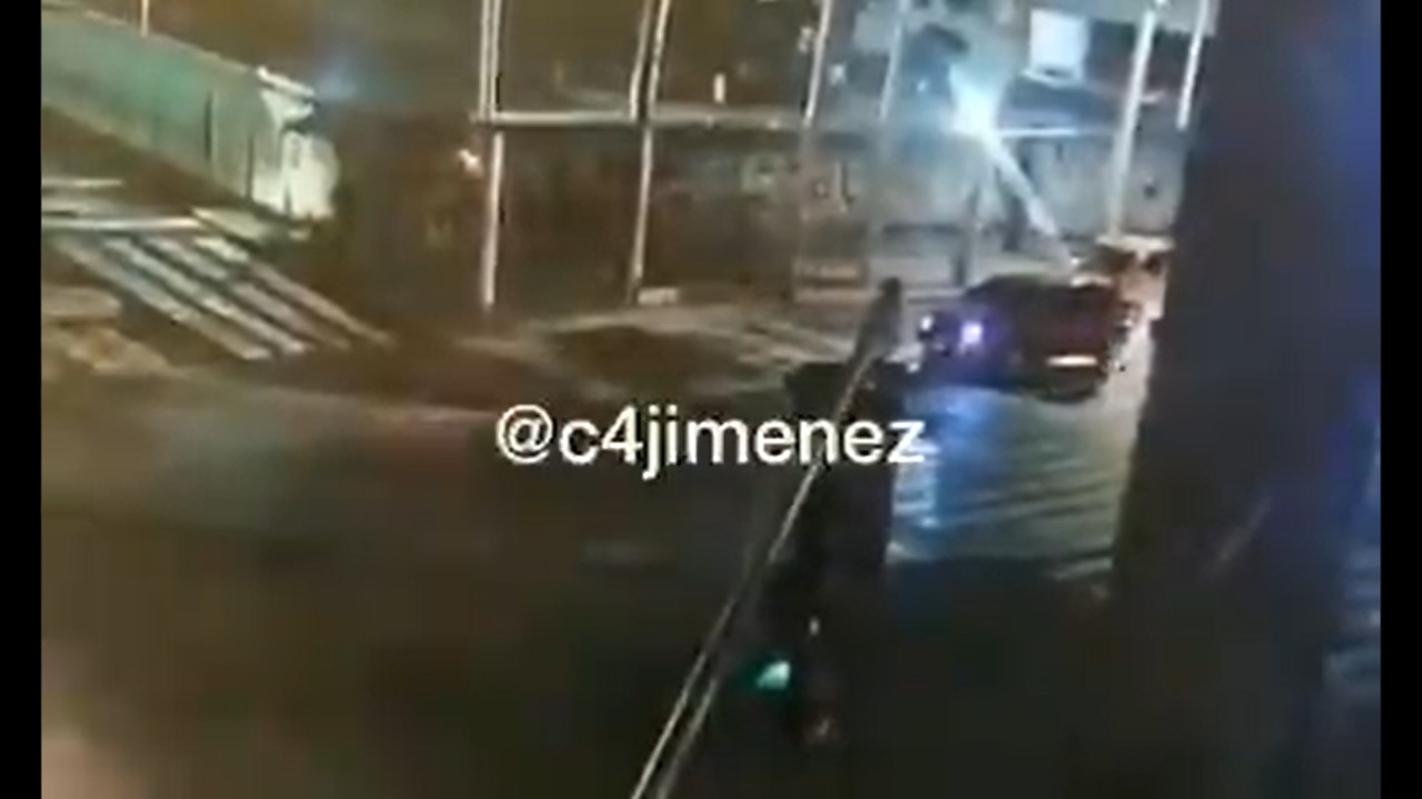 (VIDEO) Marino tira cadáver en Iztapalapa
