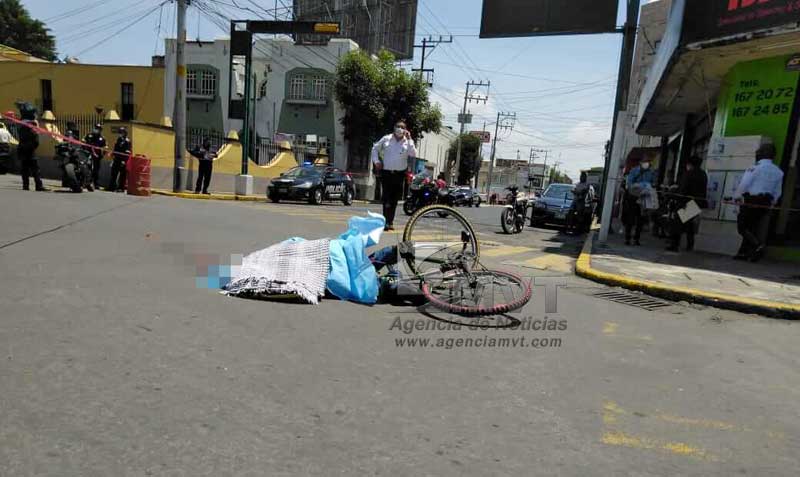 Camión de pasajeros deja sin vida a ciclista en Toluca