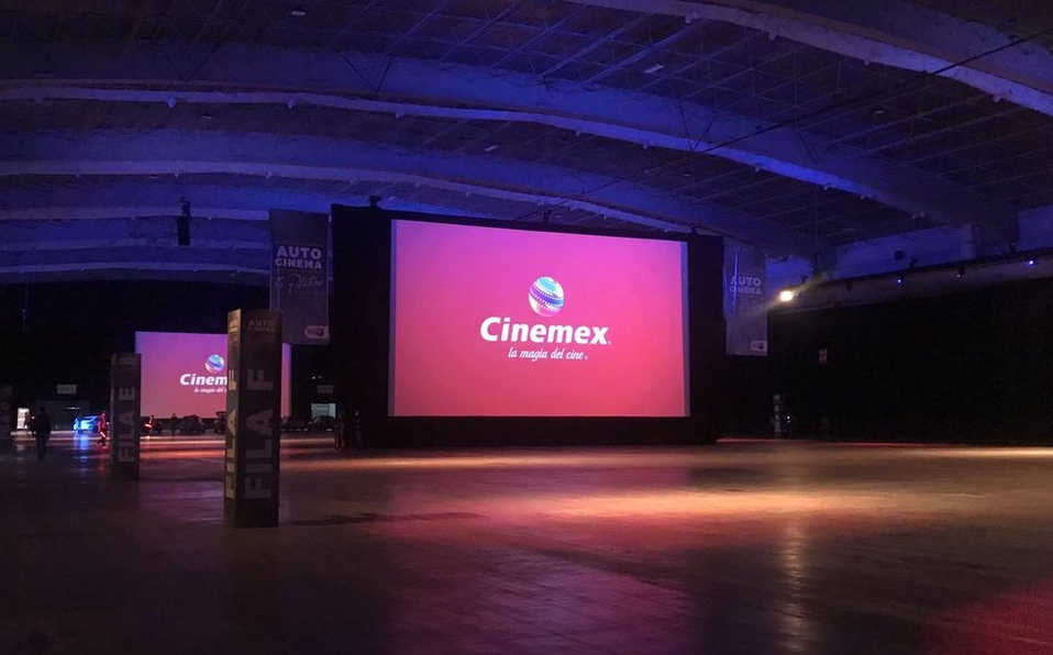 Conoce-el-autocinema-platino-de-Cinemex