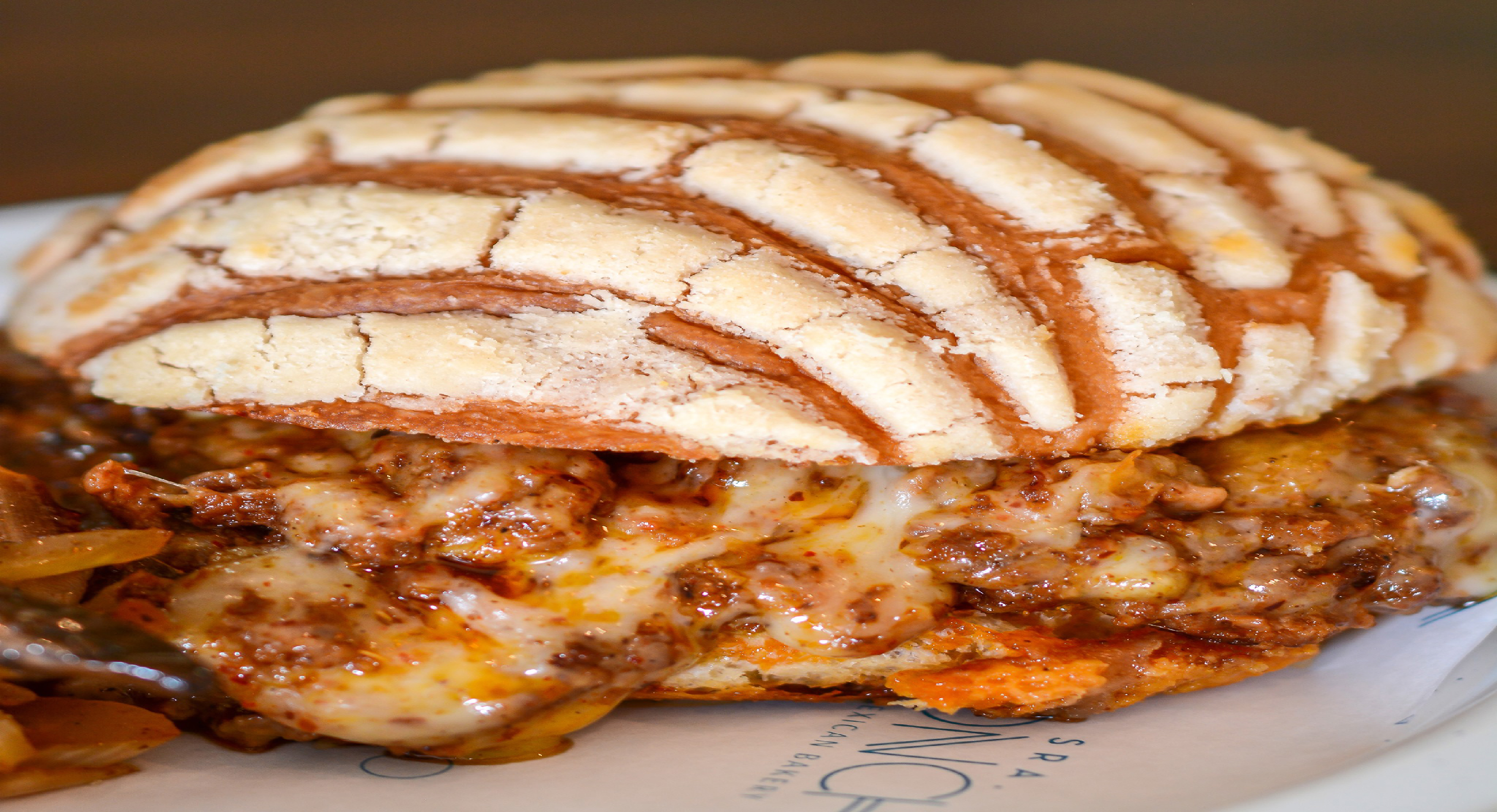 En pleno mes patrio llega la concha rellena de choriqueso2