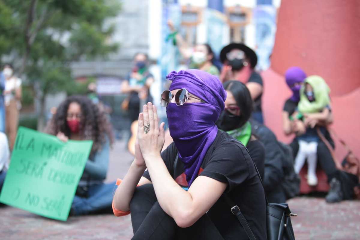 Feministas-se-manifestaron-a-favor-del-aborto-en-Toluca