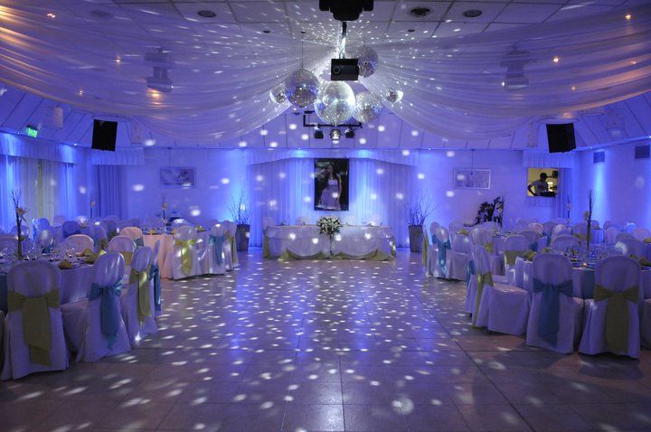 Mexiquenses-ya-buscan-salones-de-fiesta-pese-a-pandemia