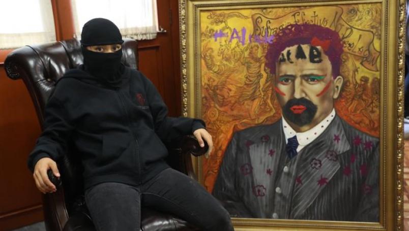 amlo-rechaza-pintas-en-oficinas-de-cndh-por-colectivos-feministas2