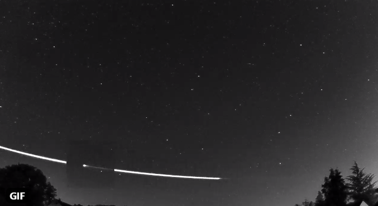 (Video) Extraño meteoro rosa la atmosfera de la Tierra y rebota al espacio