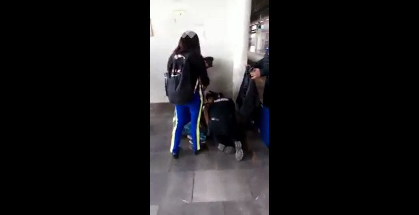 (Video) Joven de 16 años da a luz en el metro de la CDMX