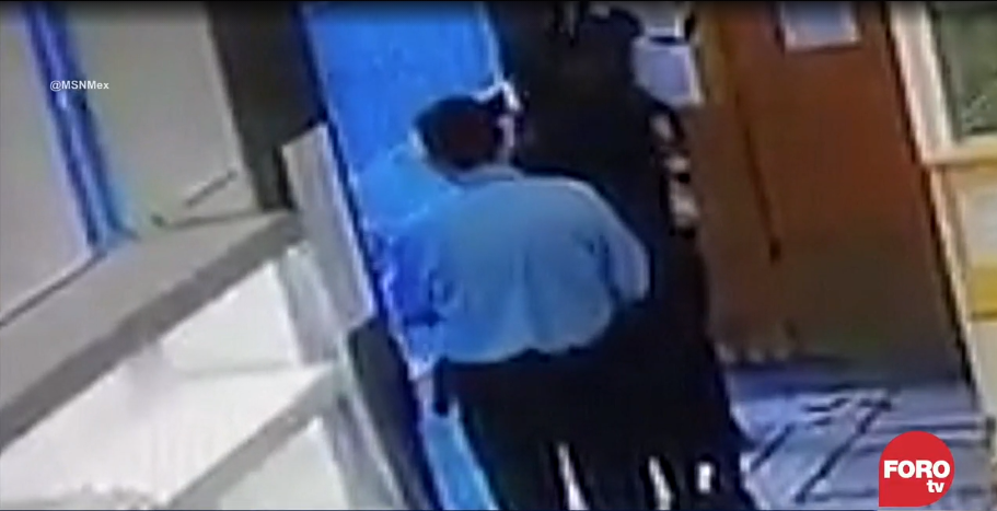 (Video) #Ladyagresiva golpea a otra mujer por meterse en la fila del pan