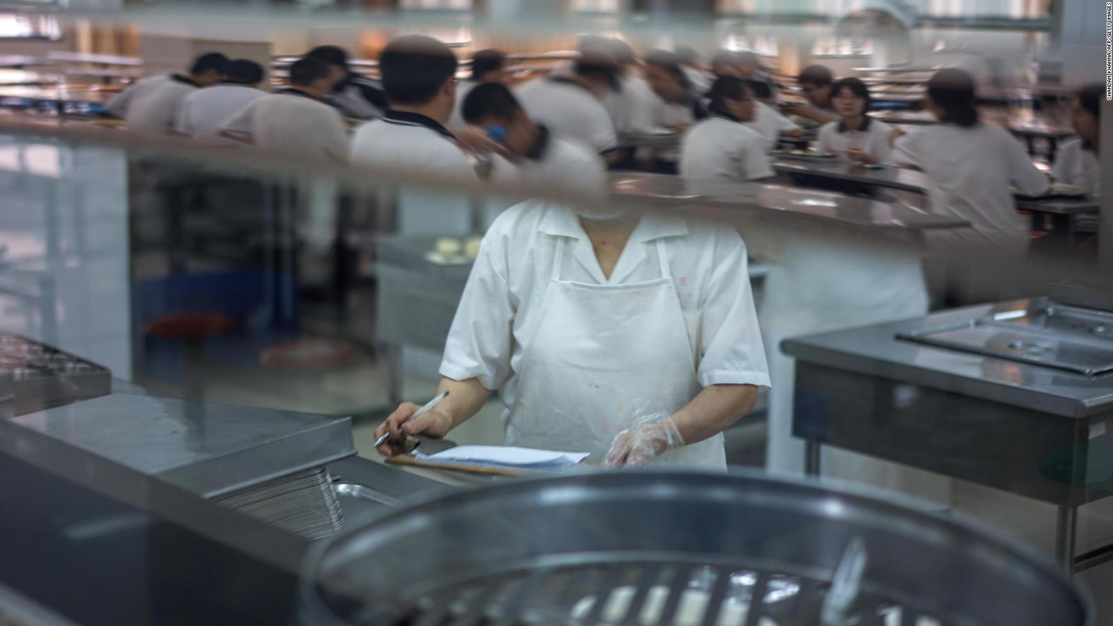 Maestra es condenada a muerte por envenenar a sus alumnos