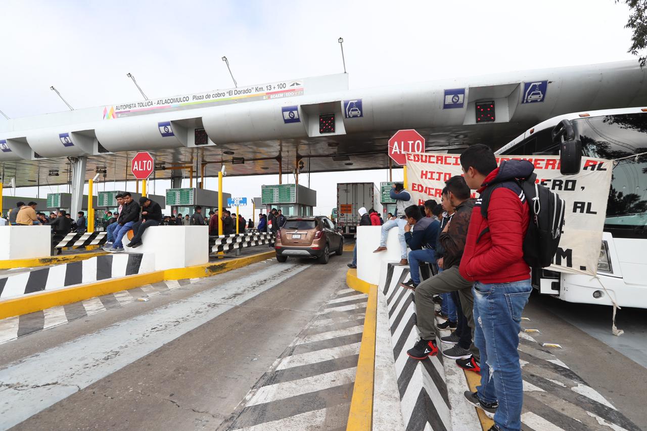 Protestas en la México-Toluca por Normalistas