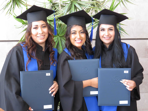 Si te acabas de titular, esta Beca Elisa Acuña te entrega 4 mil pesos