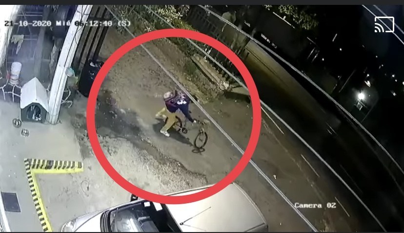 Hombre-se-roba-la-bicicleta-de-un-nino-en-segundos