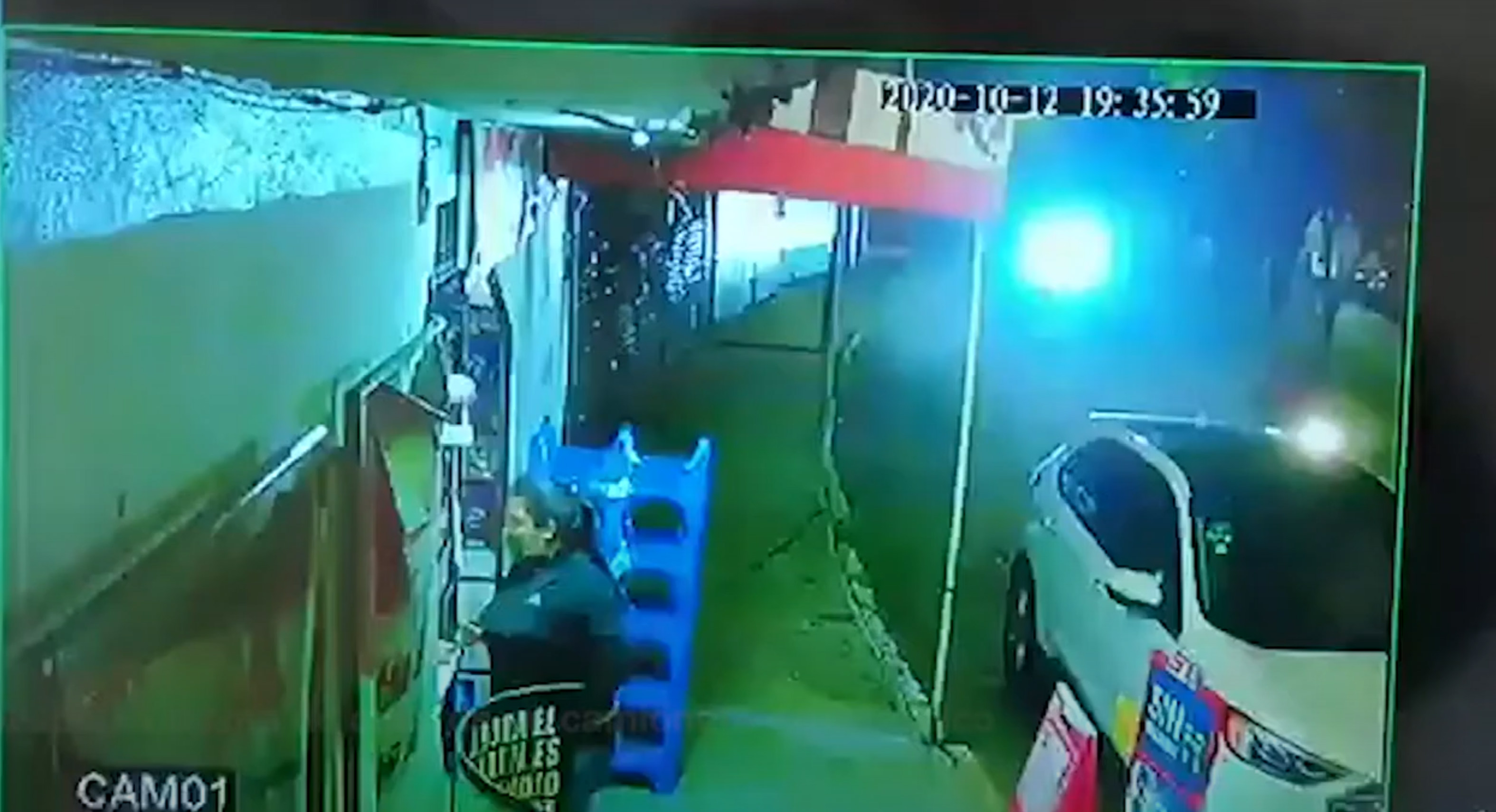 Mujer es despojada de su camioneta en el EDOMEX || VIDEO