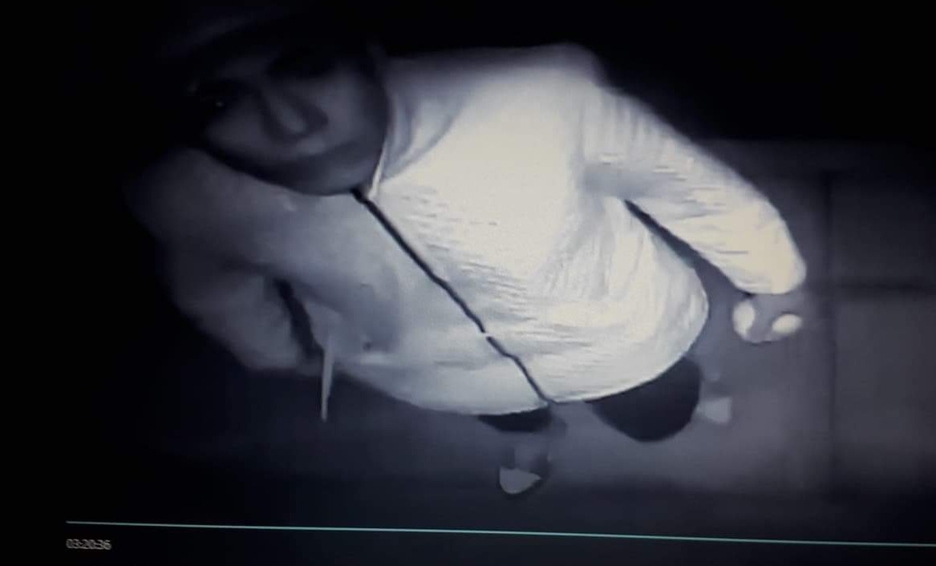 Sujeto pretendía ingresar a una casa en Toluca || VIDEO